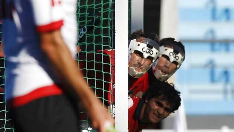 Karnataka, Jharkhand in National Hockey quarters