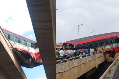 In Heartstopping Video, Bus Hangs From Bengaluru Flyover