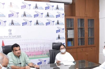 Mamata Requests Nitin Gadkari for 3-Tier Transportation System, Better Road Connectivity in Bengal