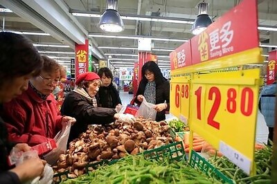 China, worried about food security, cracks down on 'big stomach kings'