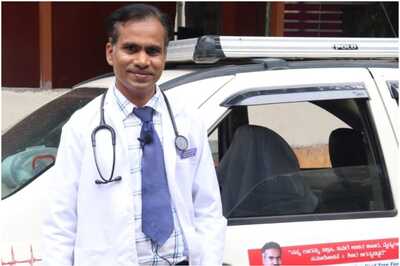 Bengaluru Doctor Turns Car into Mobile Covid Clinic that Patients Can Reach with Just a WhatsApp