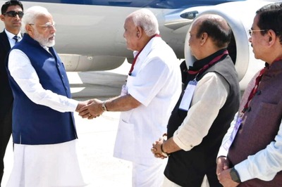 PM Modi's Gesture Shows BJP Believes Yediyurappa Factor Gives It The 'Upper Hand' in Karnataka