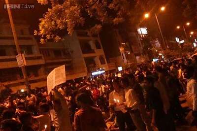 UPSC CSAT row: Aspirants turn violent, pelt stones on police