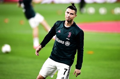 Cristiano Ronaldo Reports Back for Juventus Practice After 10-week Absence
