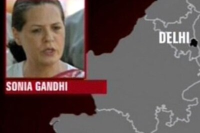 Advani campaigns in Bengal, Sonia in Delhi