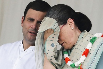 Death Knell for Congress? With Anand Sharma's Exit, Gandhis Lose Battle of Perception as Loyalists Abandon Ship