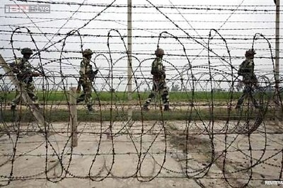 Chinese troops training Pak Army along border with India: Report