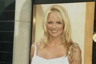 Pamela rekindles romance with Criss Angel