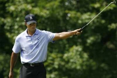 Woods leads at PGA, says can do better