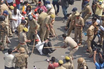 Hathras Gang-rape: Samajwadi Party Workers Lathi-charged in Lucknow during Protest