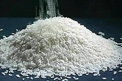 US consumers stockpile rice, retailers ration grain