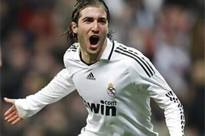 Higuain, Kaka lead Madrid past Villarreal 6-2