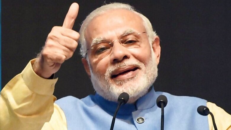 PM Modi Hails Mega Exercise of Saluting 'Corona Warriors' Through Flypasts, Showering of Petals