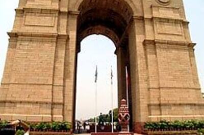 Bomb scare at India Gate a hoax