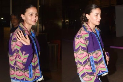 Alia Bhatt Leaves For MET Gala 2023, Blushes as Paparazzi Tease Her With Ranbir Kapoor; Watch