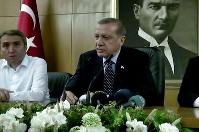 Turkish Forces Fight to Crush Coup Remnants After Erdogan Returns, Over 150 Killed