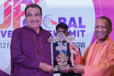 Global Investors Summit: Gadkari Urges Yogi to Adopt London Transport Model,​ Make Bus Ports & Ethanol Pumps