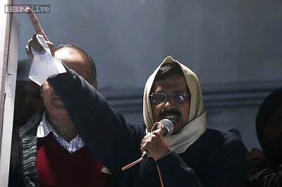 Kejriwal asks Lt Governor to start SIT probe on anti-Sikh riots