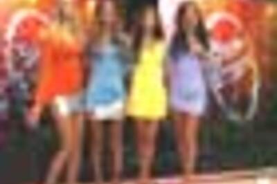 In Pics: Models strike a leggy pose