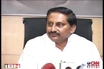 AP CM takes stock of cyclone Phailin situation; officials on alert