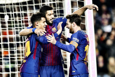 Luis Suarez Hat-trick Extends Six-goal Barcelona's La Liga Lead