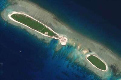 US Warships Sail Near South China Sea Islands Claimed by Beijing: Report
