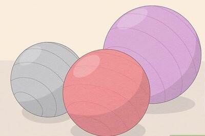 How to Do Sit Ups With an Exercise Ball