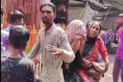 1 Held in UP's Bijnor After Viral Video Shows Holi Revellers Harassing Muslim Man, 2 Women on Bike