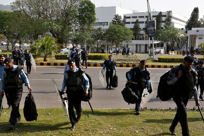 18 Killed as Passenger Van Falls into Ravine in Pakistan's Balochistan