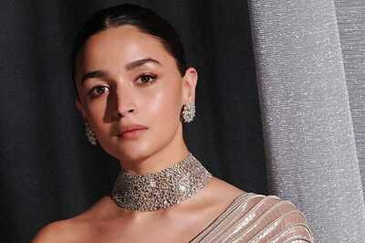 Alia Bhatt’s Handwoven Metallic Silk Saree by Vaishali S Won Hearts at the Grand Opening of NMACC