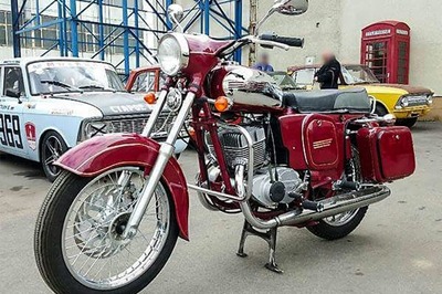 Upcoming Jawa 300 Motorcycle - Five Things We Know About the Royal Enfield Competitor