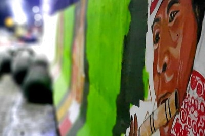 'Just Don't Spit Please': Assam's Midnight Painters Spend Chilly Nights Drawing Pictures of Unity on a Wall