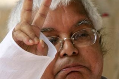Lalu meets Sonia Gandhi amid CBI probe threat