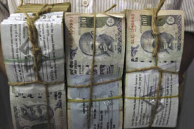 Bank staff plan strike, Centre calls for talks