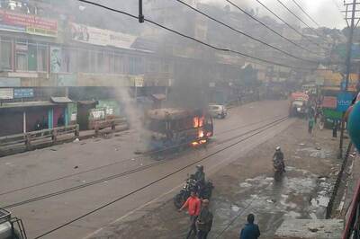 Thousands of Tourists Stranded in Darjeeling as GJM Supporters Clash With Police