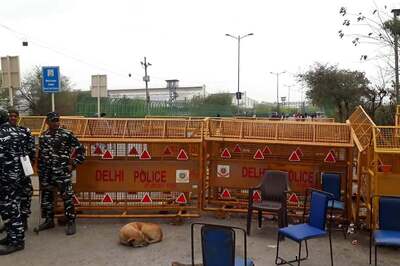Short-lived Relief as Police Remove, Then Bring Back Barricades on Road Shut Due to Shaheen Bagh Protest