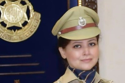 Meet Simala Prasad Who Cracked UPSC CSE in First Attempt by Self-studying, While Working Full-time