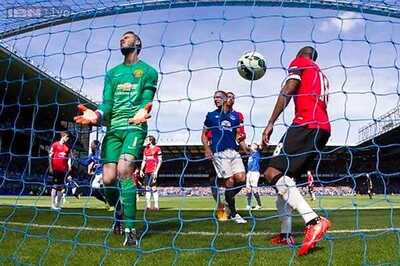 Manchester United go down to fourth after humiliating loss to Everton
