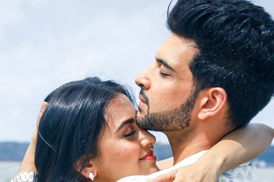 Karan Kundra Kisses Tejasswi Prakash on Forehead As They Get Clicked At Event; Watch