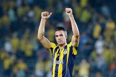 Robin van Persie predicts Turkey slip up as Dutch chase playoffs