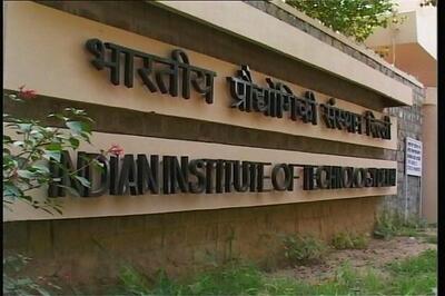 HRD Minister to review system of admission to IITs on Wednesday