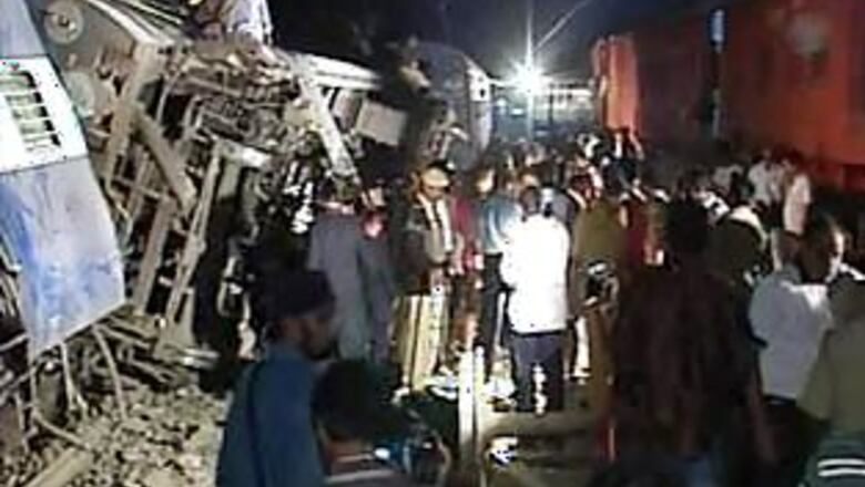 Train derails near Mumbai, 12 injured