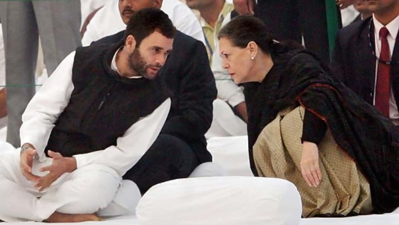 'Cong to fight LS polls under leadership of Sonia, Rahul'