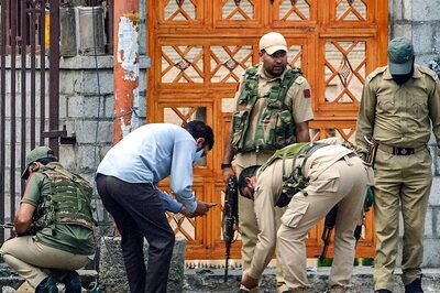 Restrictions on Assembly of People Continue in Most of Kashmir, Mobile Internet Snapped Again