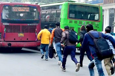 Delhi Govt to Deploy Cranes with 'Real Time' Updates to Ease Bus Congestion