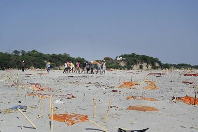 Covid-19: UP Govt to Take Help of Religious Leaders to Spread Awareness Against Dumping Bodies