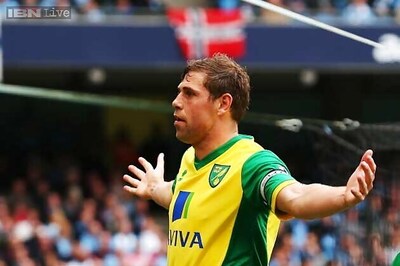 Aston Villa sign Grant Holt on loan from Wigan