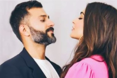Sonam Kapoor 'Terribly Misses' Husband Anand Ahuja, Shares Mushy Pic