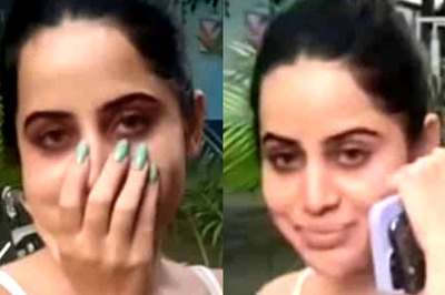 Uorfi Javed Hides Her Face After Paparazzi Capture Her Without Makeup; Netizens Say ‘Pakdi Gayi’