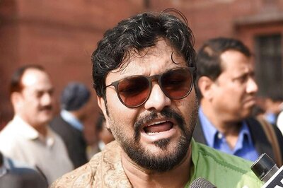 Babul Supriyo Meets Bengal Governor Over Navami Procession Violence, Accuses Mamata of Appeasement